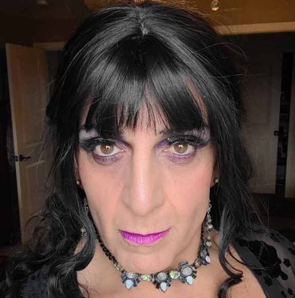 Meet your Posher, Selena - Picture 1 of 1